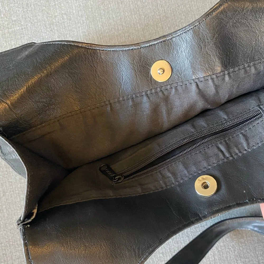 VINTAGE Manmade Leather Shoulder Bag in Black